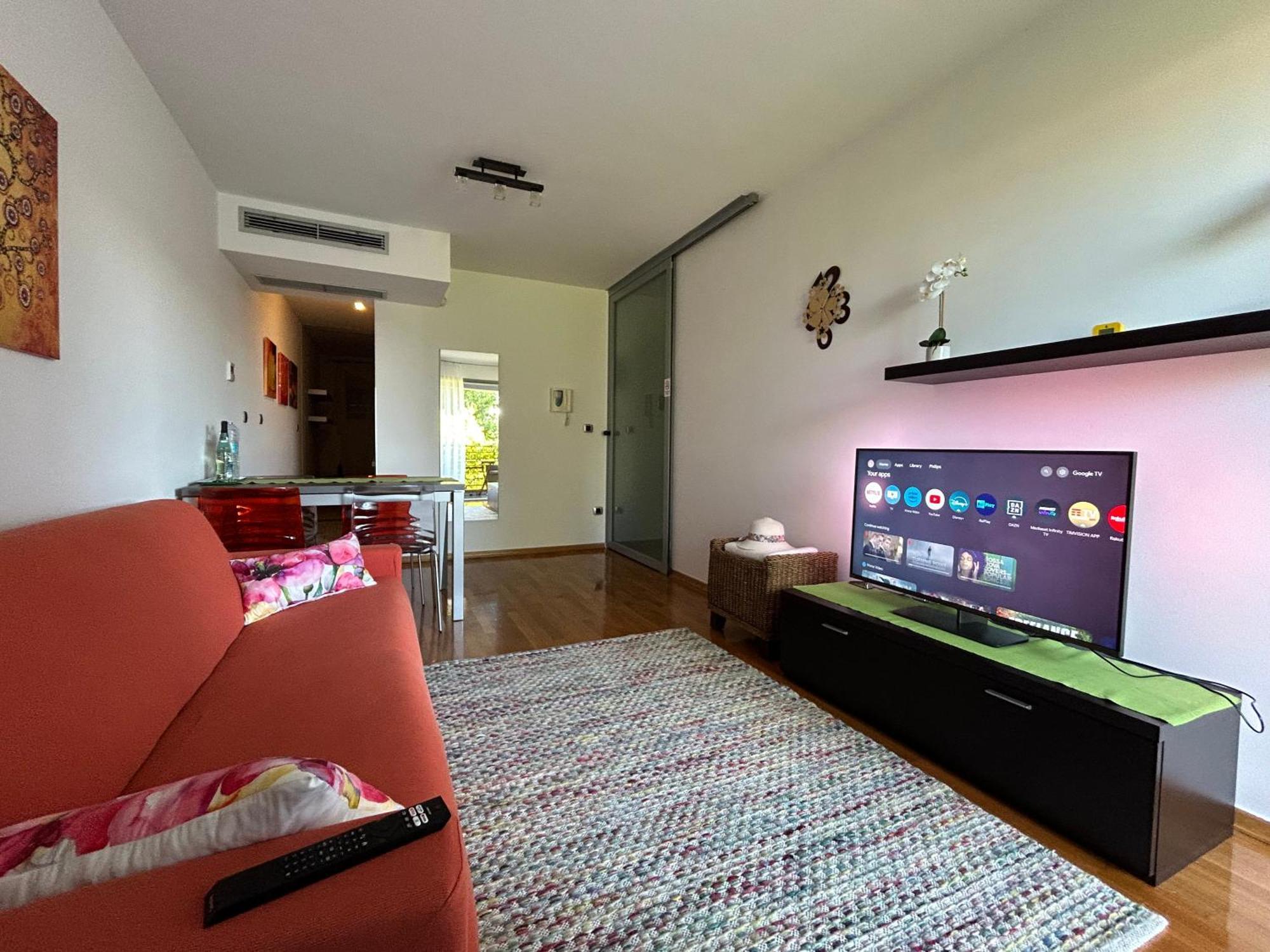 Alessia Apartments-Top Location And Garage Parking 로비니 외부 사진