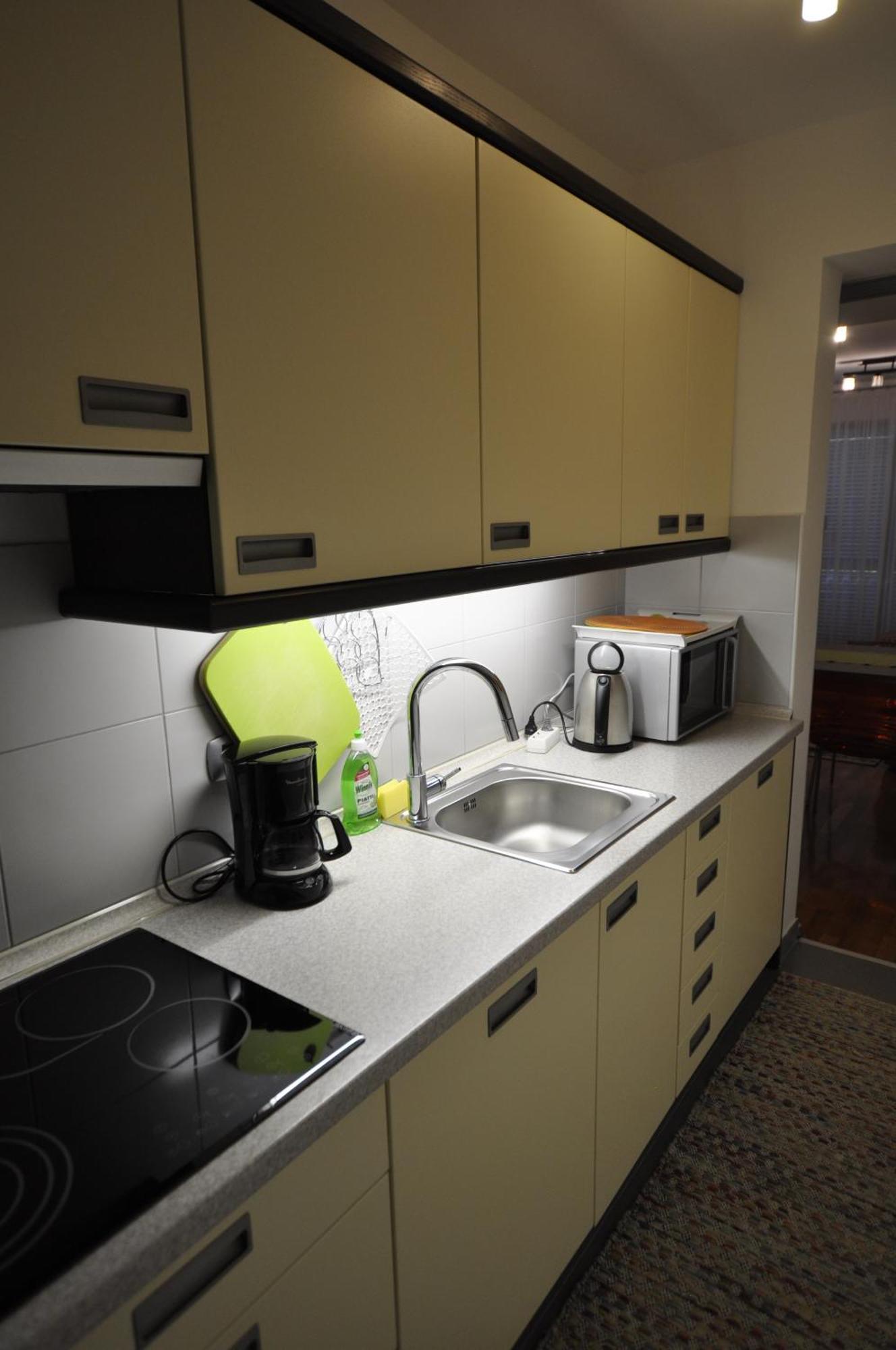 Alessia Apartments-Top Location And Garage Parking 로비니 외부 사진