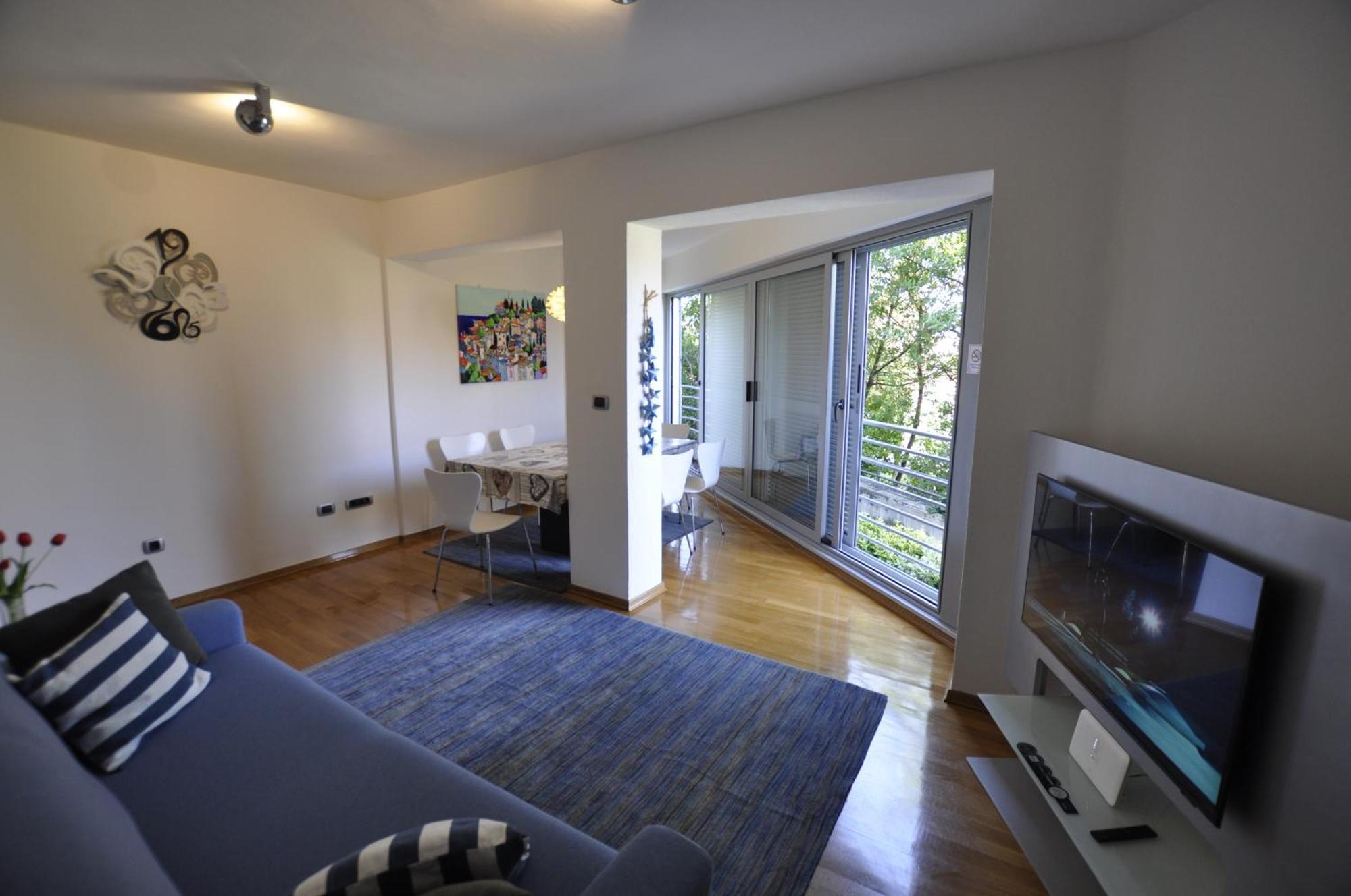 Alessia Apartments-Top Location And Garage Parking 로비니 외부 사진