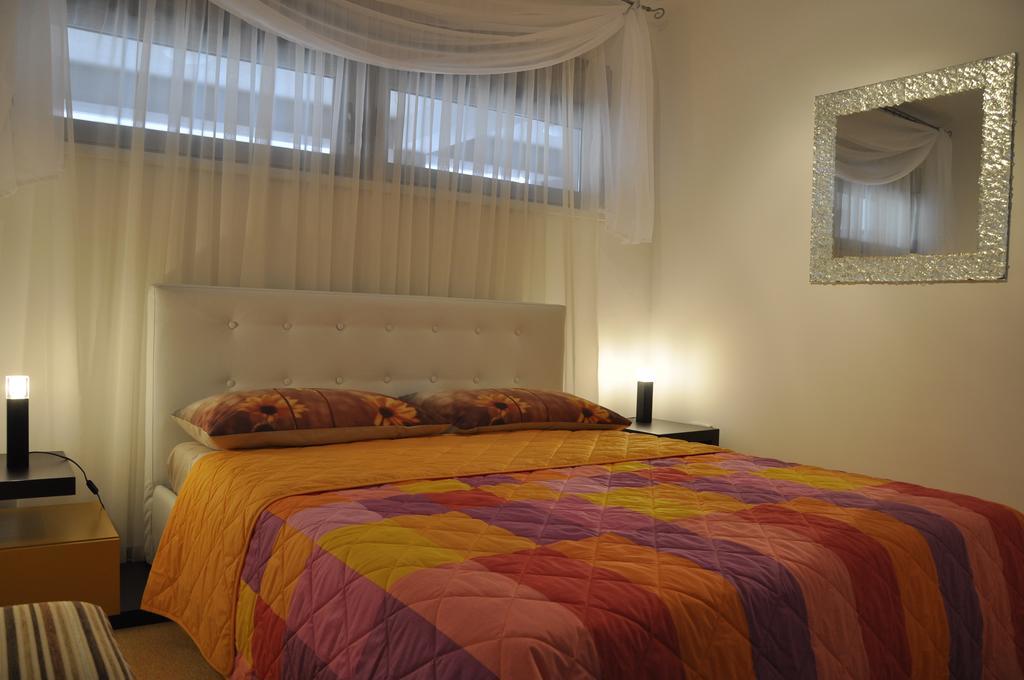 Alessia Apartments-Top Location And Garage Parking 로비니 객실 사진