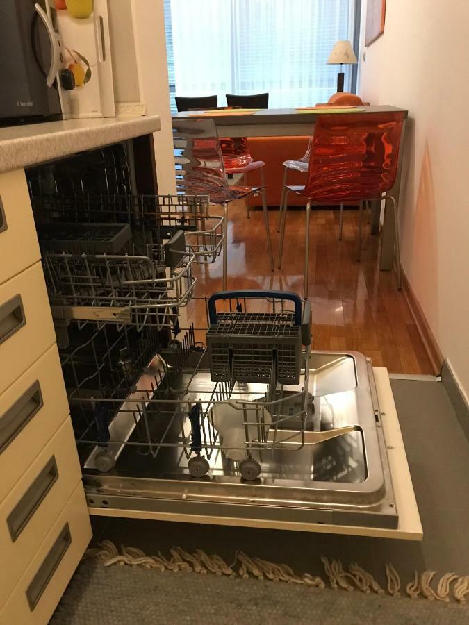 Alessia Apartments-Top Location And Garage Parking 로비니 외부 사진